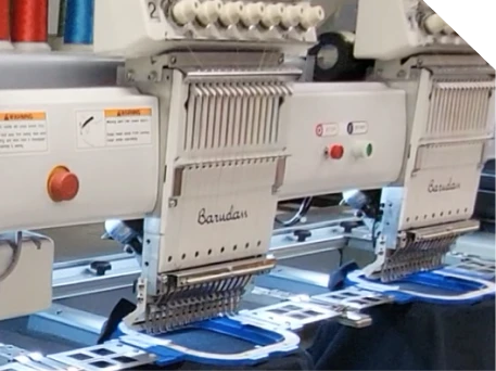 Têtes de broderie Barudan en action dans l'atelier HM Marquage